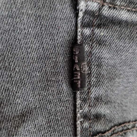 Levi’s cropped grey wash denim jeans - Picture 12 of 13